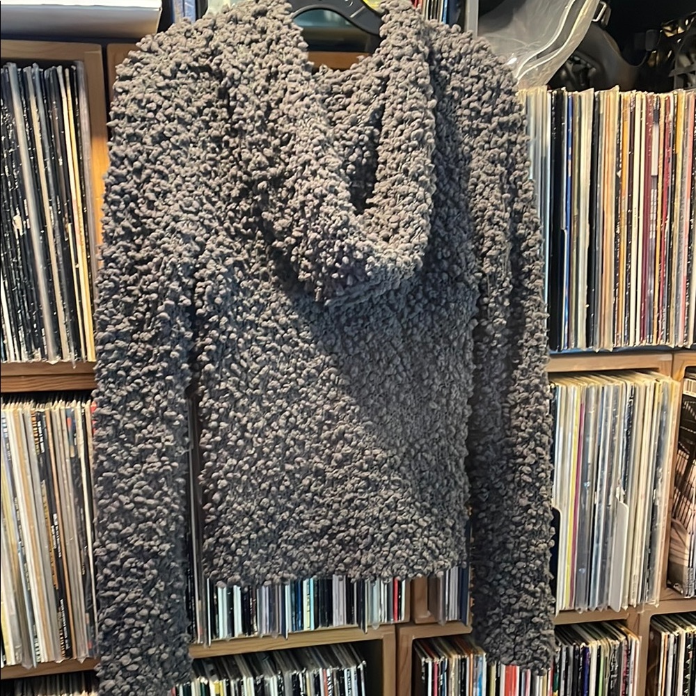 Cozy Gray Textured Women's Sweater - Picture 3 of 3